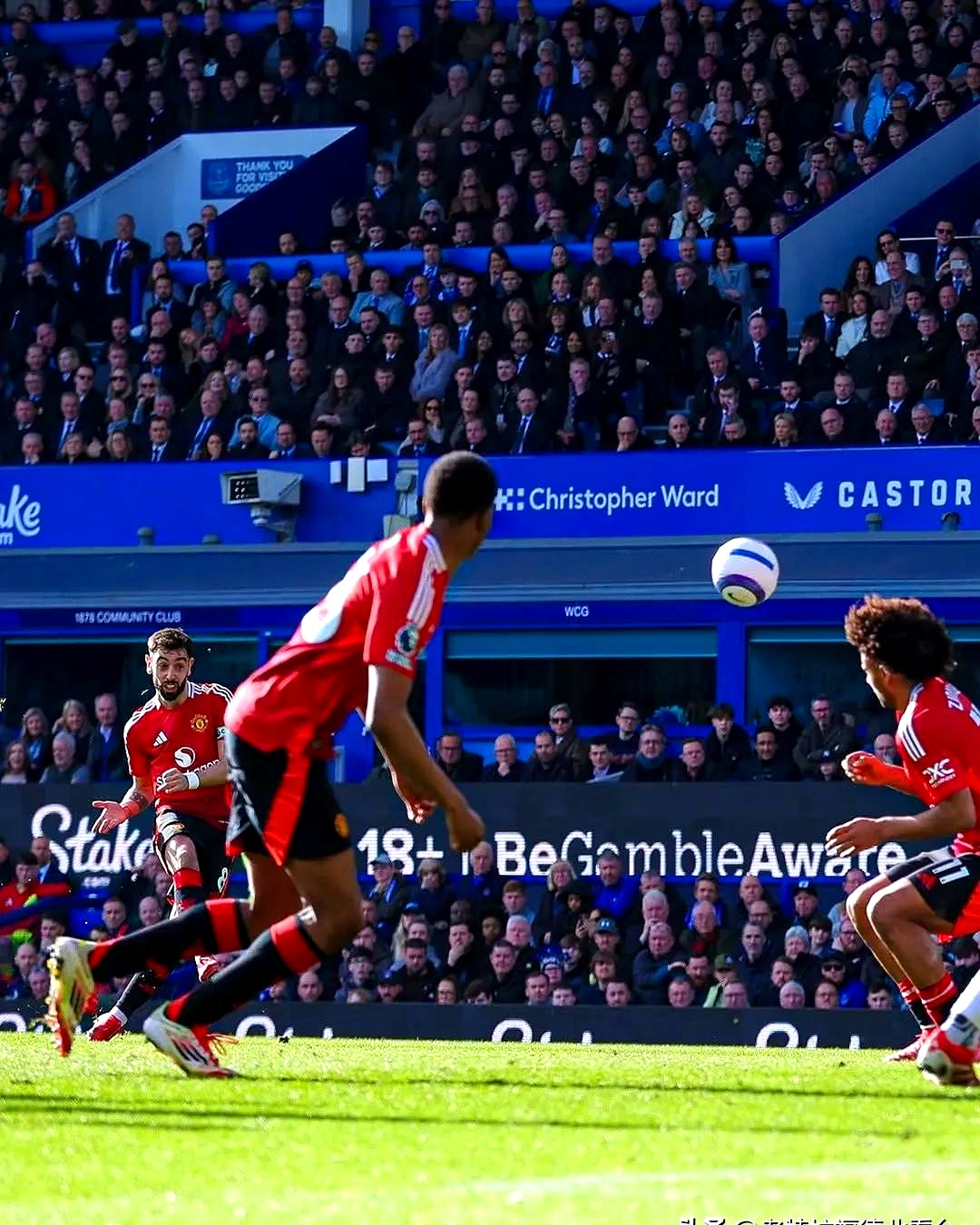 曼联客场势不可挡，实现逆袭取胜