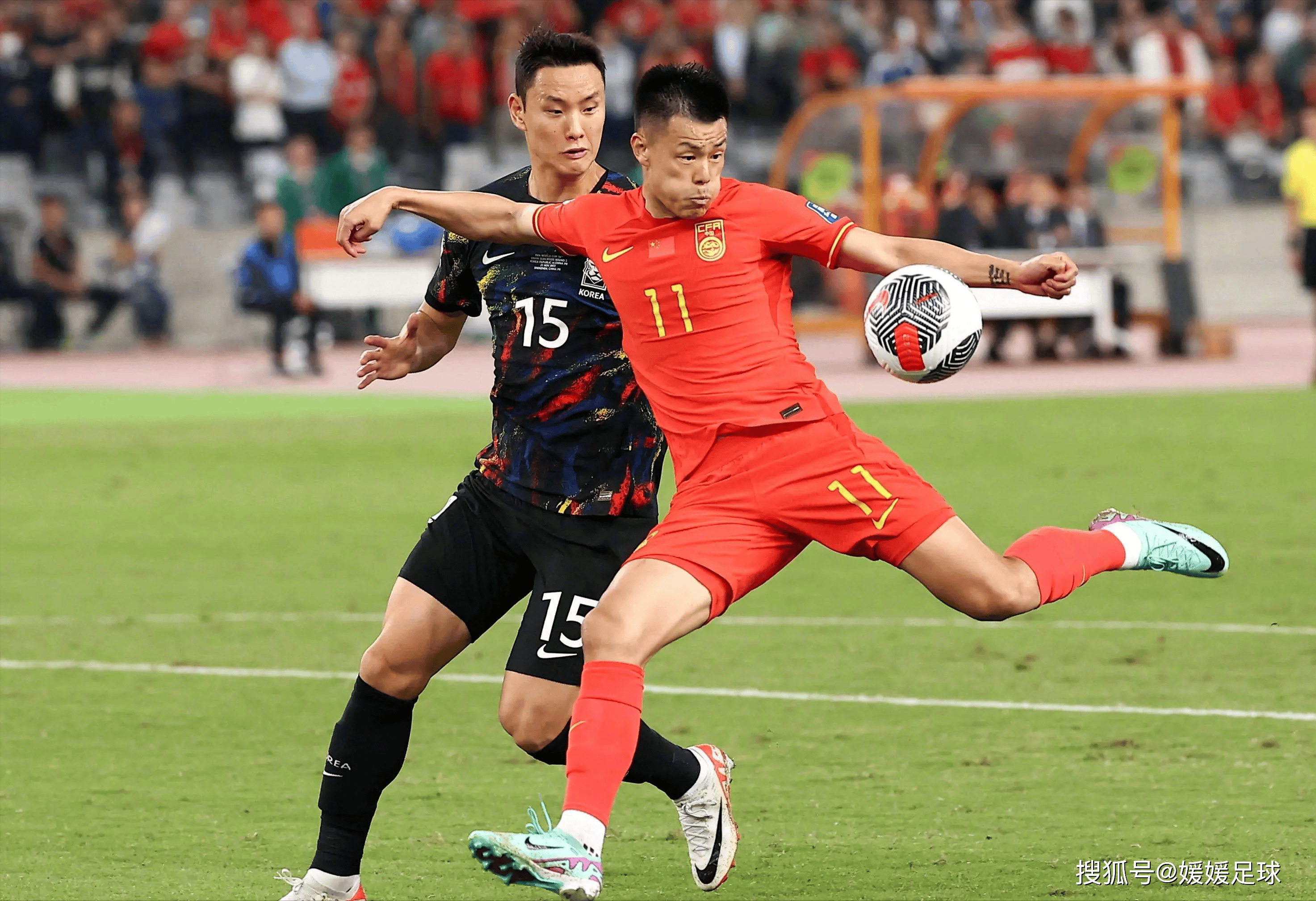 足球比赛临近，球队备战正酣