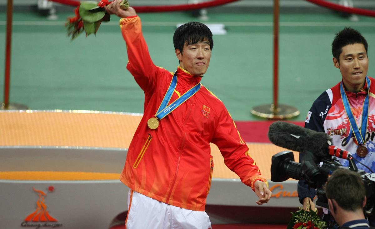 韩国击剑选手斩获男子佩剑金牌 韩国击剑选手斩获男子佩剑金牌