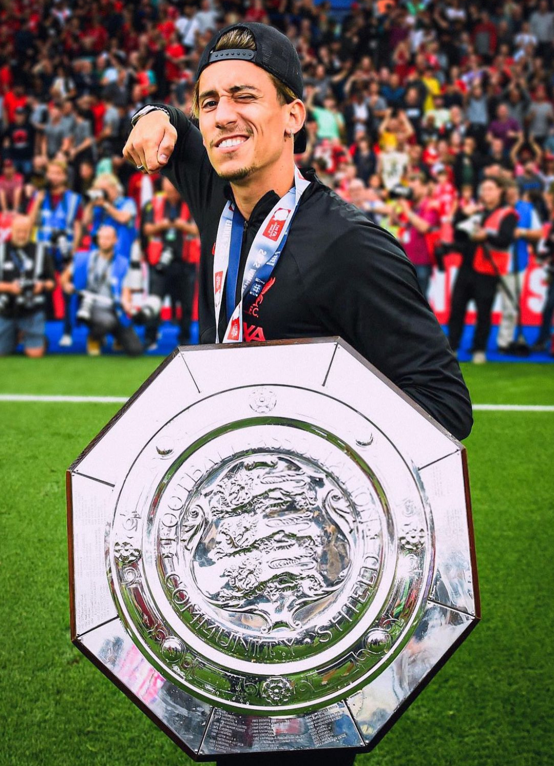 俄罗斯田径选手摘得金牌称霸