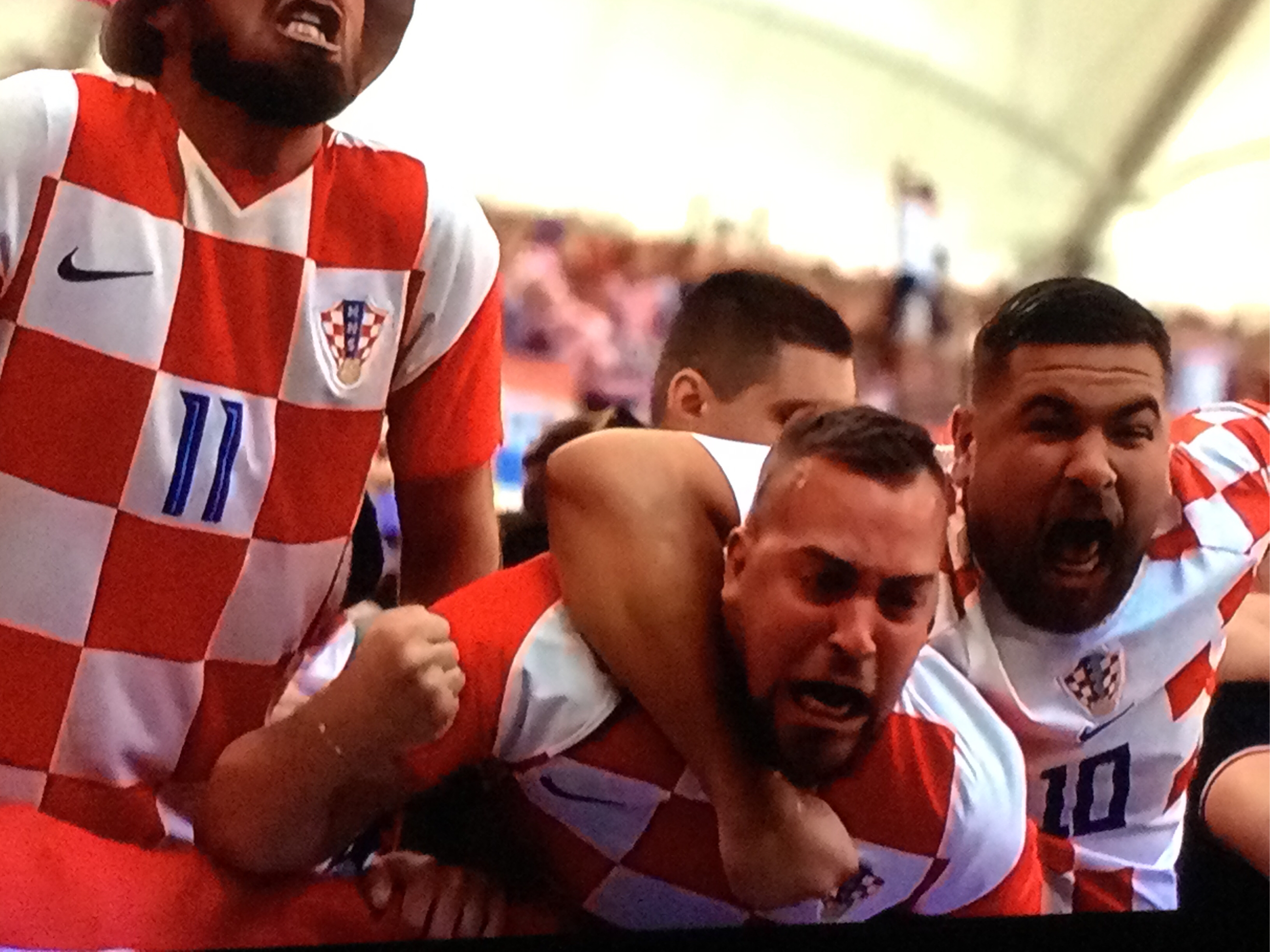 阿尔巴尼亚队在比赛中力克对手，晋级半决赛