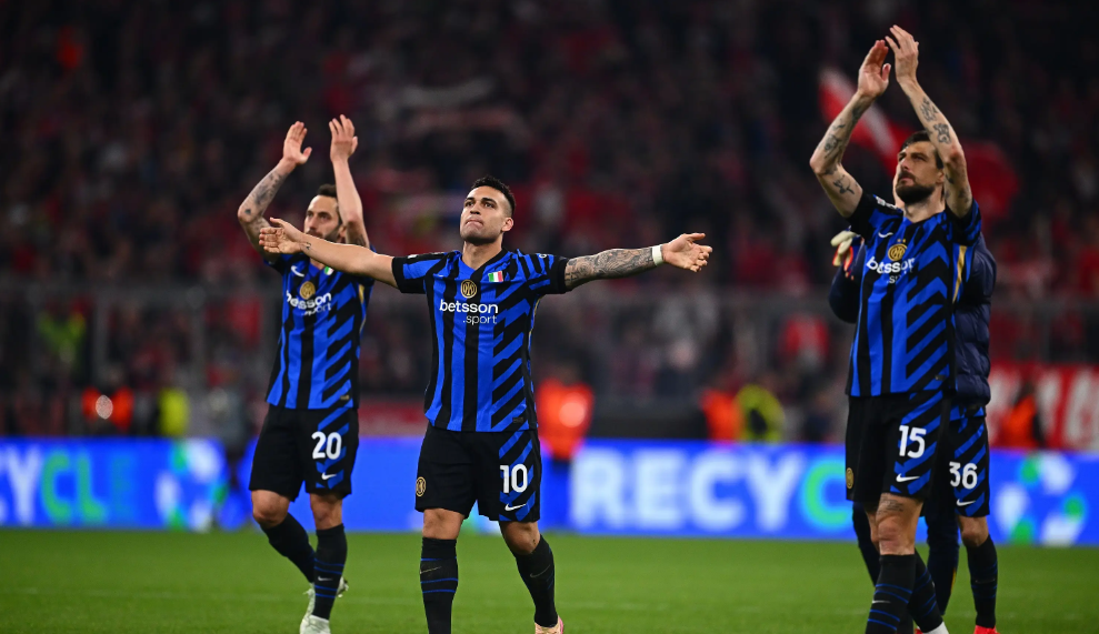 包含拜仁慕尼黑再次压哨绝杀，追赶冠军梦想的词条