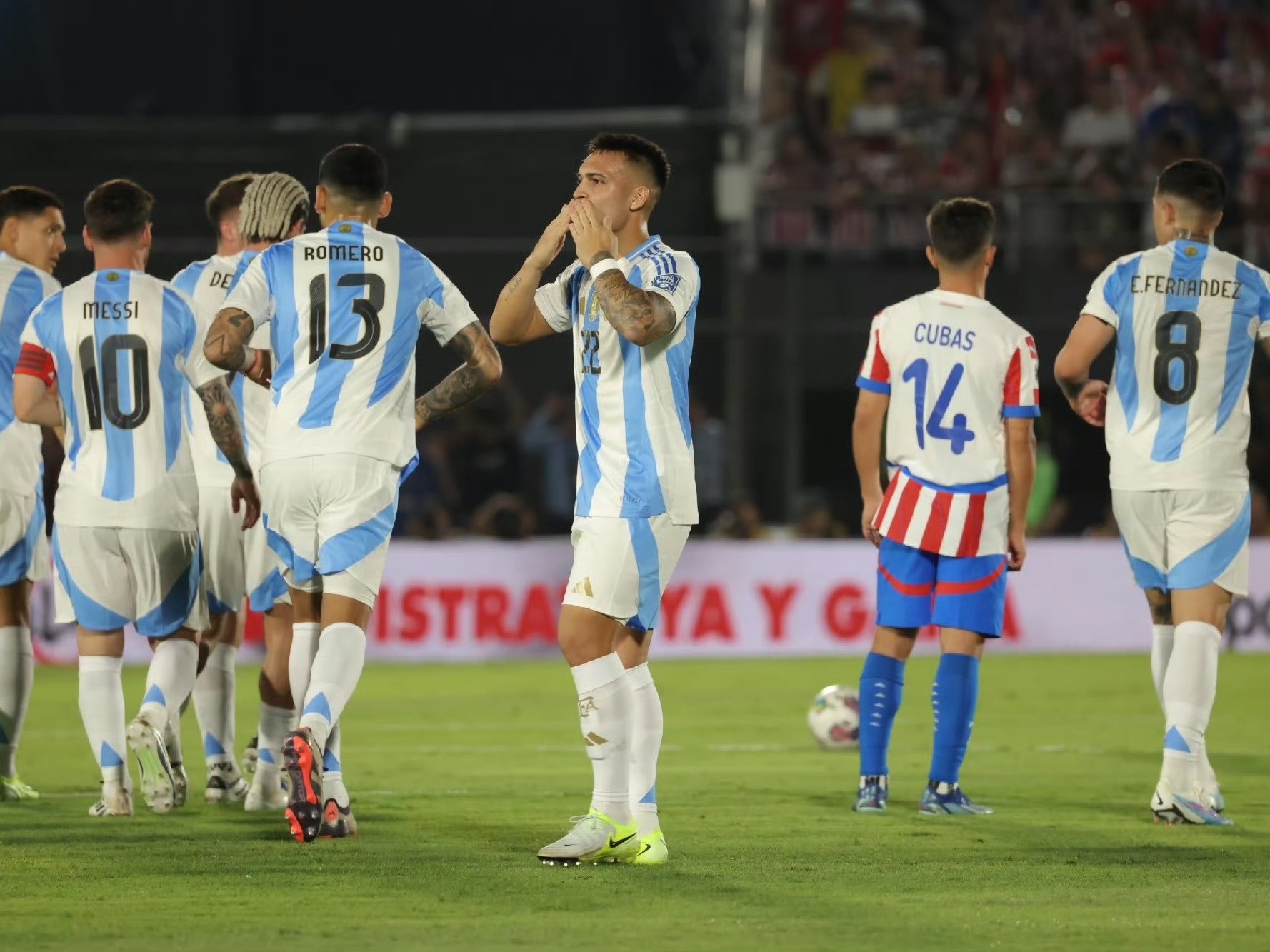 巴西队遭遇巴拉圭队挑战，惜败出局