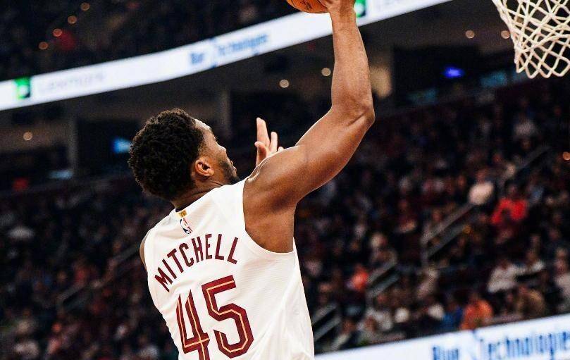 包含意大利男篮险胜美国男篮，巴恩斯高光表现的词条