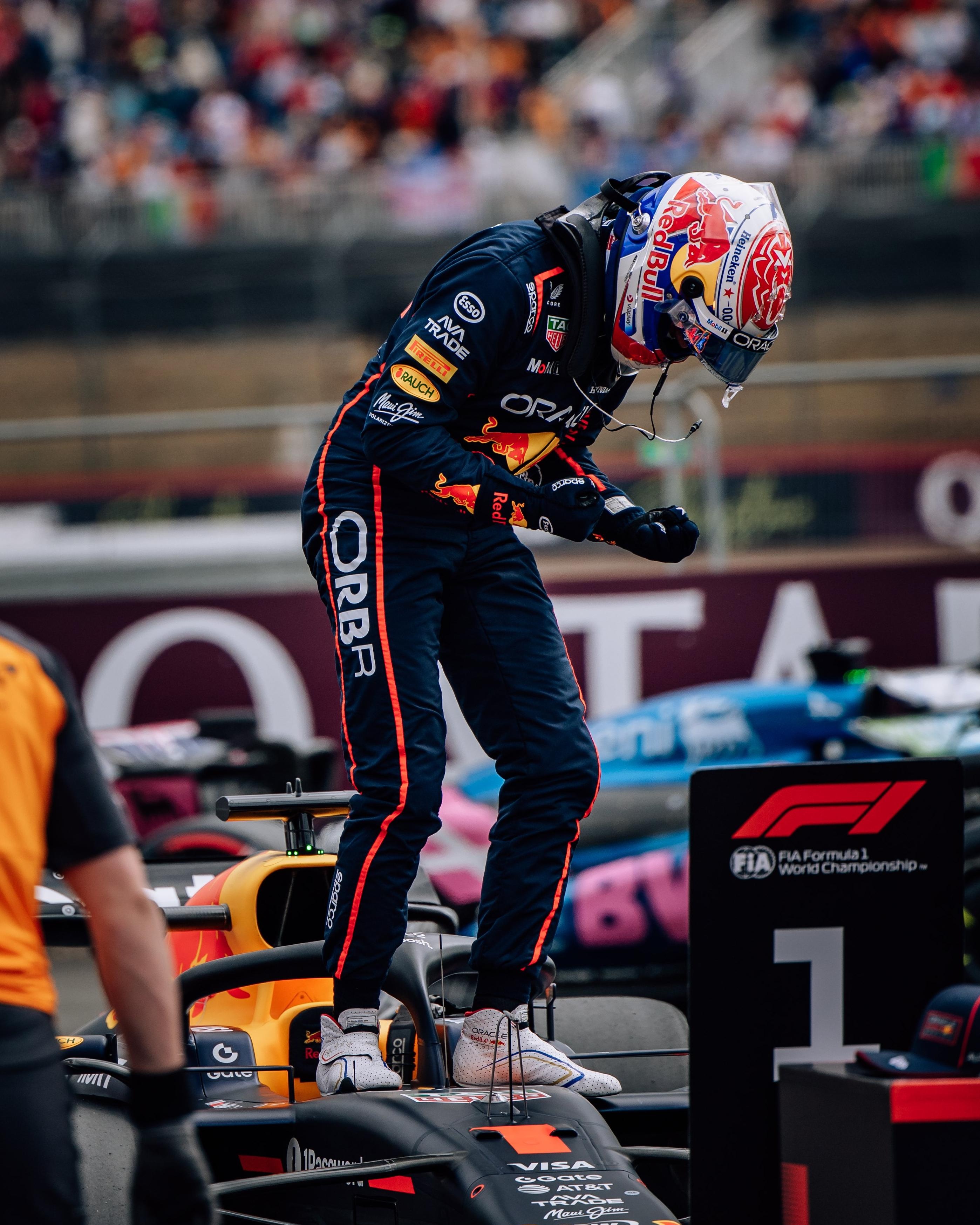 包含红牛车队绝杀哈斯车队，维斯塔潘带队取胜的词条