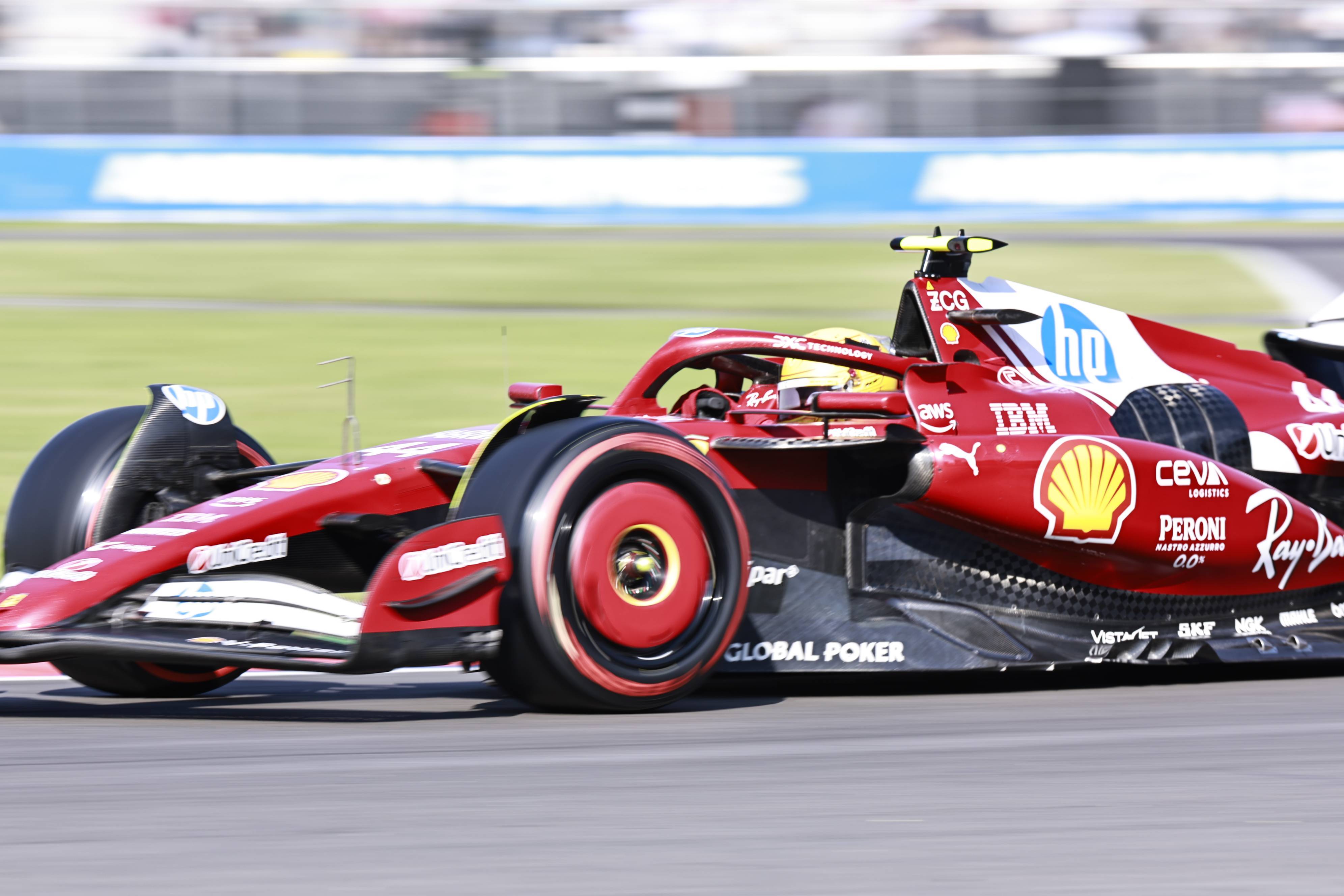 迈凯伦横扫雷诺车队，汉密尔顿统治全场的简单介绍