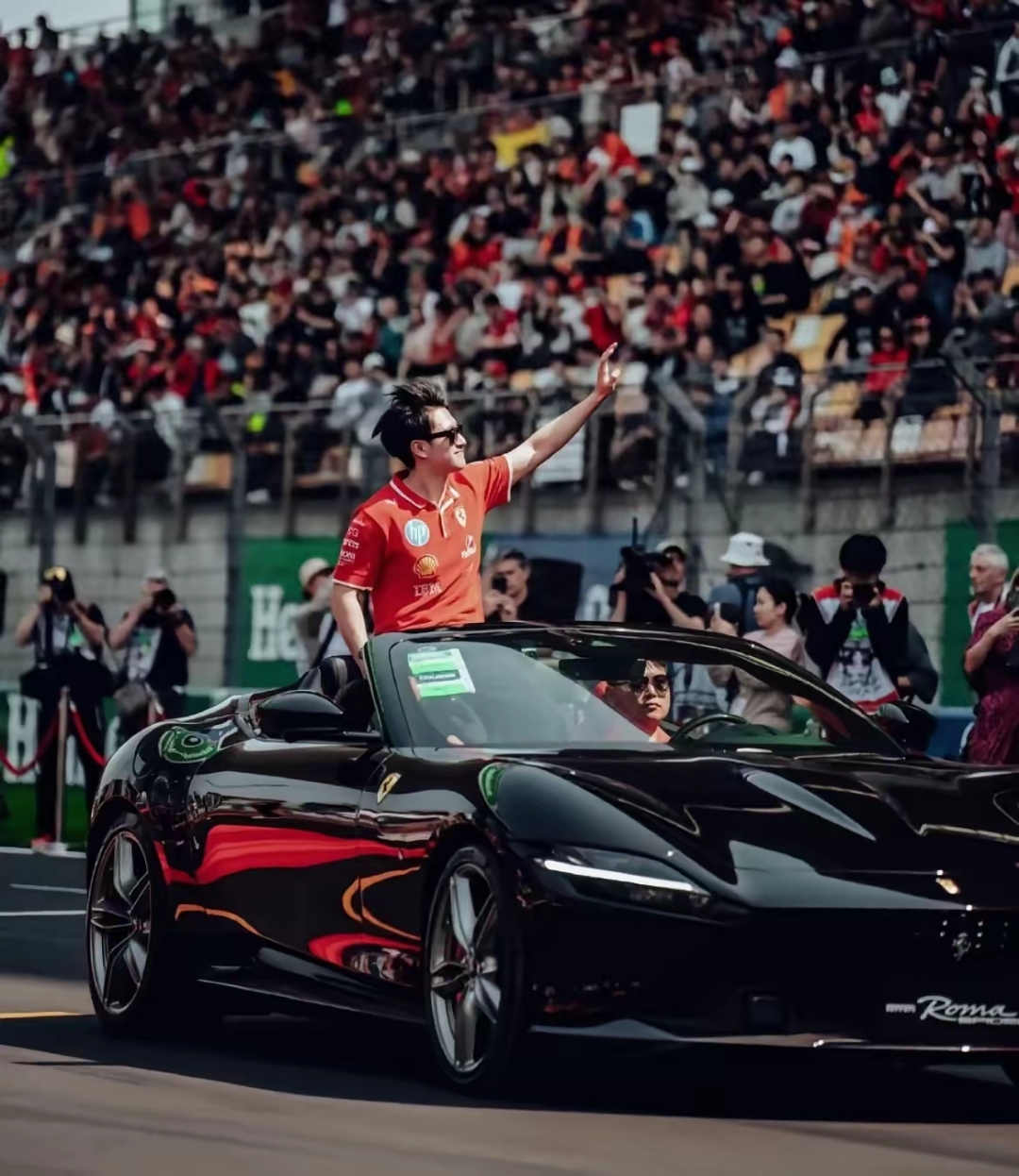 关于法拉利横扫红牛二队，周冠宇统治全场的信息