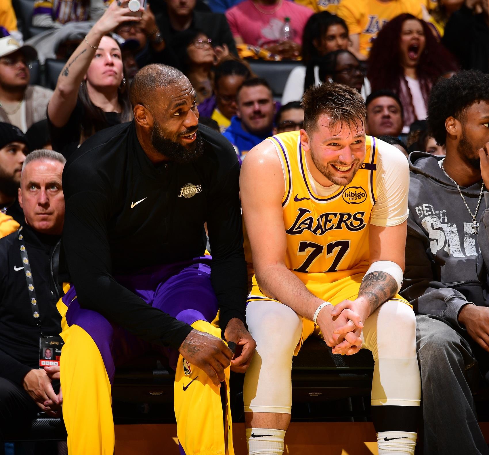 湖人完胜魔术，西亚卡姆点燃赛场