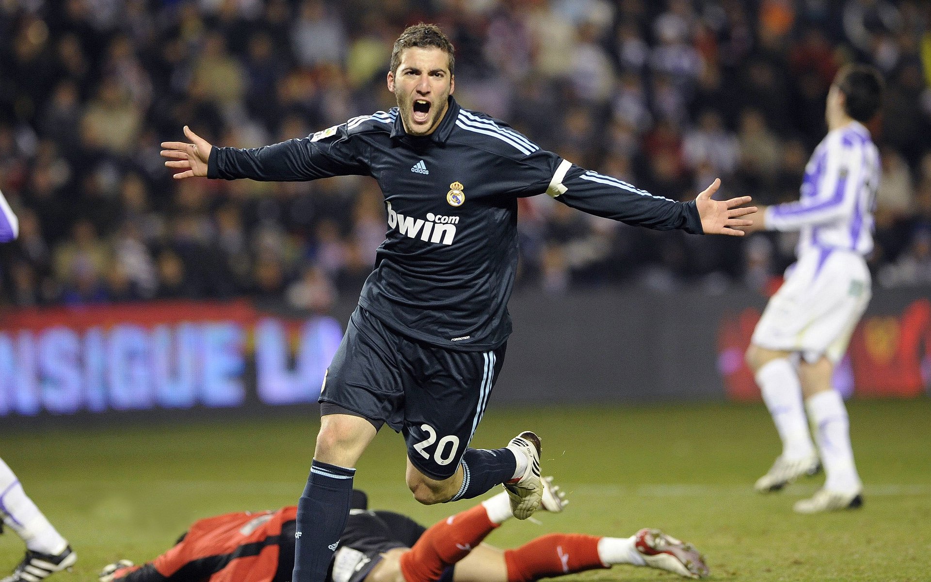 枫叶军团遭遇南美风暴,格列兹曼持续制造杀伤成比赛关键变量